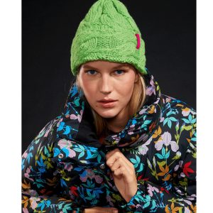 Custom Logo Trendy High Quality Acrylic Warm Winter Beanies Hats